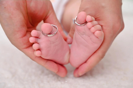 甘肃宝宝吃奶呕吐