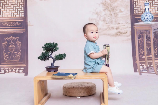 甘肃宝宝多久开始攒肚